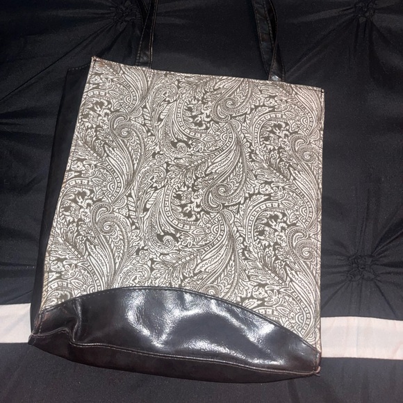 Women’s paisley print bag with cross - Picture 4 of 4